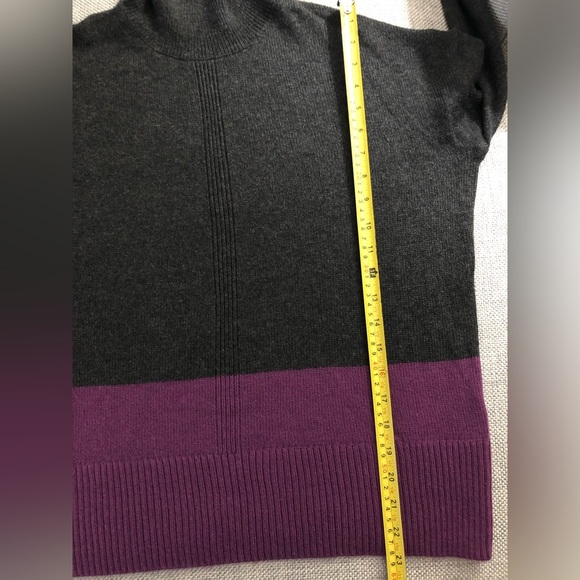 LOVELY SOFT DARK GREY & PURPLE TURTLENECK WITH 10% CASHMERE NWT - Picture 15 of 16